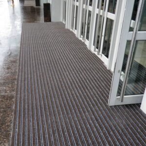 Outdoor Entrance Mat - Super Scraper - 2000 x 200 x 1.3 cm - Brown - PMS050001